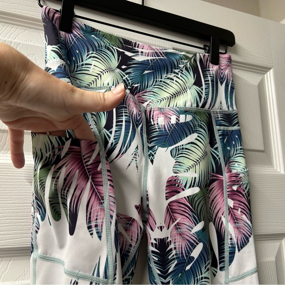 Zyia Light N Tight Hi Rise Tropical Print Leggings with pockets (M) - Picture 5 of 9